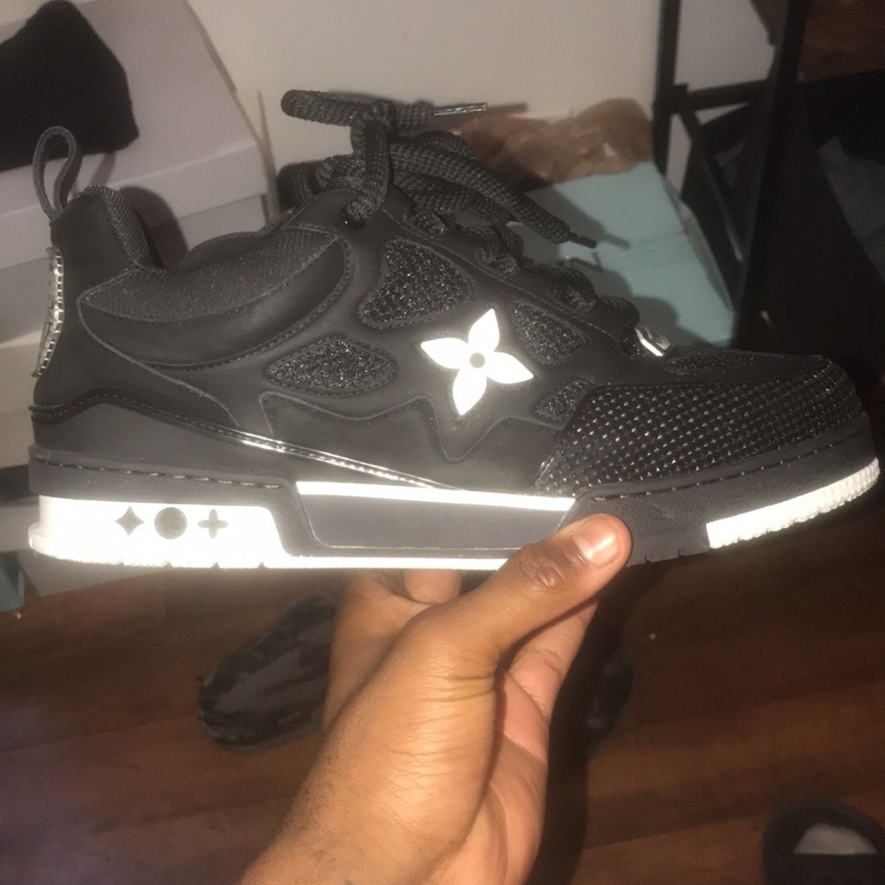 Extra pair of shoe strings